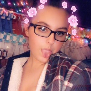 Meet your Posher, Alexandra